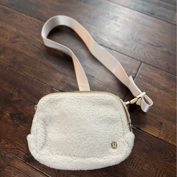 lululemon athletica Cream Crossbody Belt Bag - Picture 16 of 16